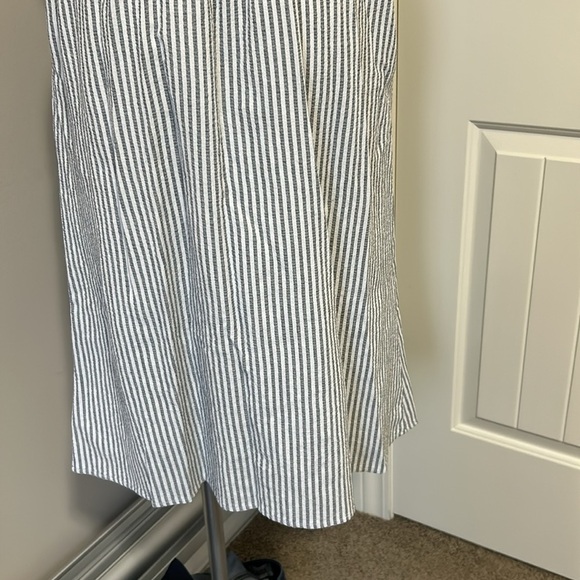Court and Rowe Sleeveless Stretch Cotton
Seersucker Midi Dress Gray White Sz 6 - Picture 11 of 14
